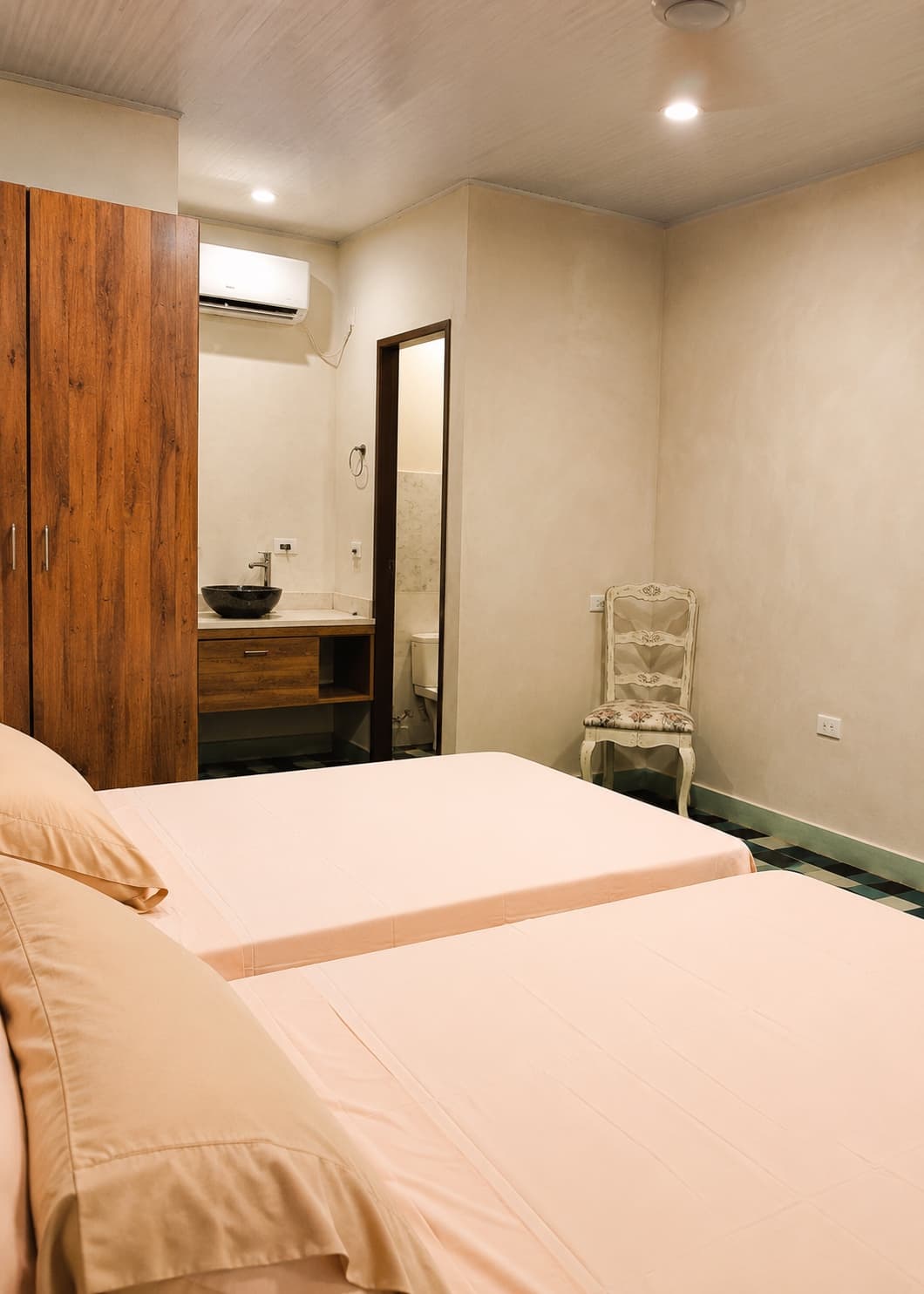 Habitación sencilla con baño privado